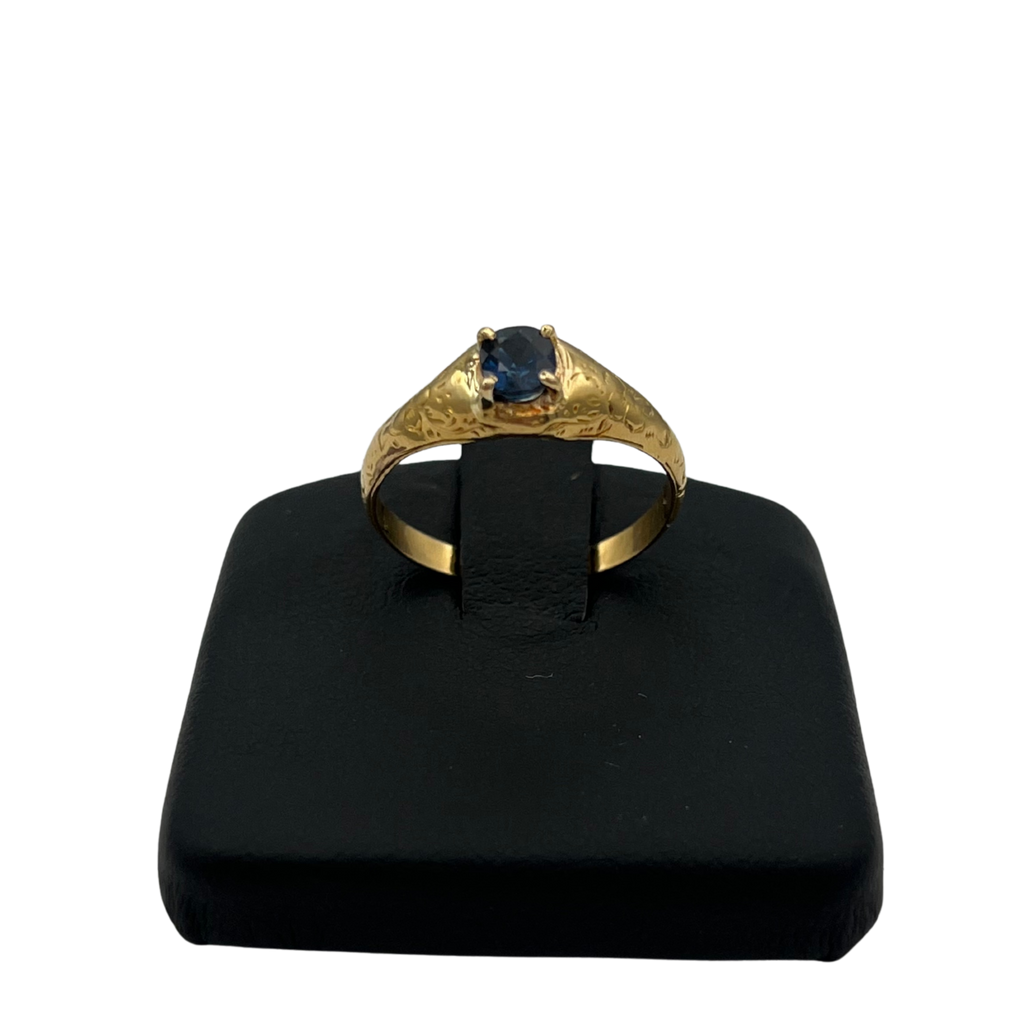 Vintage French 0.45ct Sapphire Ring with Floral Engraving in 18k Yellow Gold - Daisy exclusive jewellers