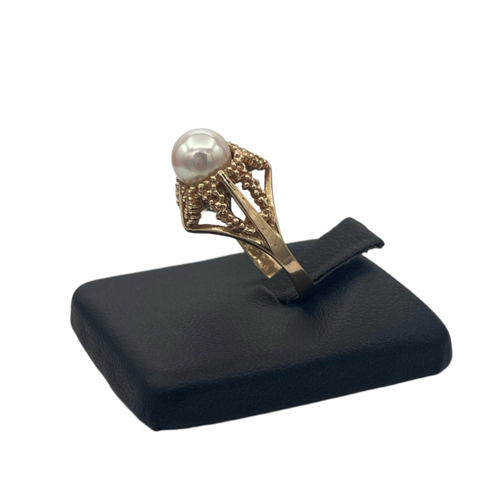 Lovely vintage Akoya pearl set in a 14K gold pearl dome.