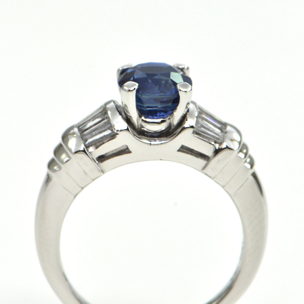 2.1 CT Sapphire and Diamond Platinum ring Modern - montreal estate jewellers